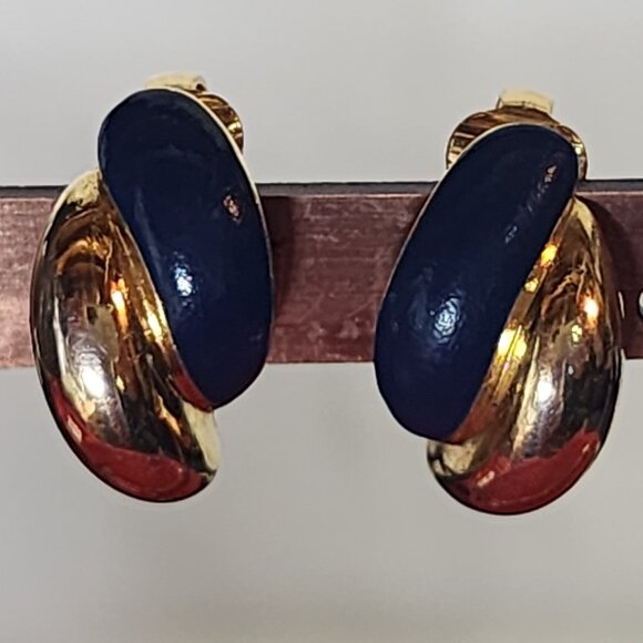 Avon Vintage Blue Enamel and Gold Tone Petite Magnetic Clip on 1" x 1" Earrings - Picture 2 of 16